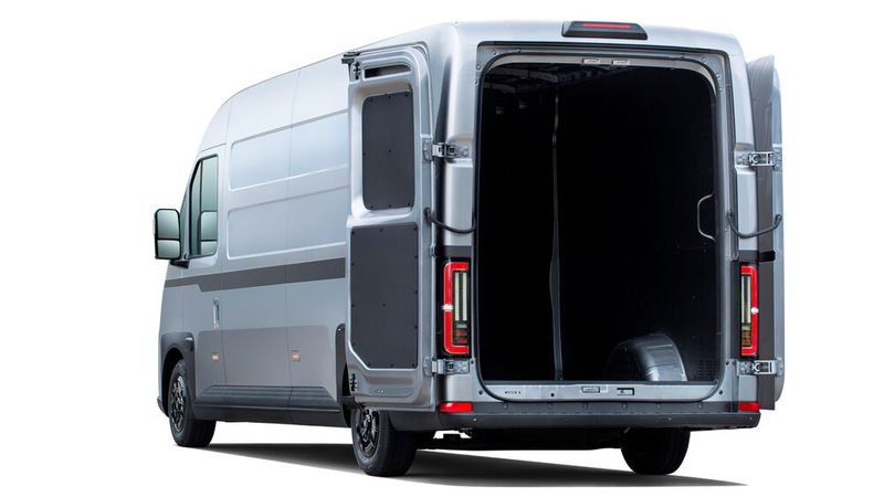 Die zwei Hecktüren des BYD E-Vali lassen sich maximal öffnen. (Bild: BYD)