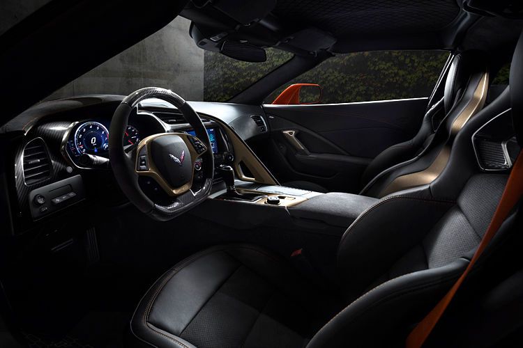 Das Interieur ist sportlich und luxuriös zugleich: Nappalleder, Alcanatra und Carbon prägen den Innenraum.  (Bild: Chevrolet)