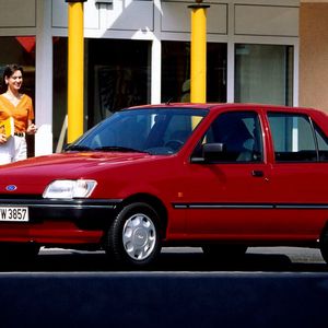 Im Westen traf der Favorit auf den Ford Fiesta. Dieser erarbeitete sich einen Ruf als zuverlässiger Cityflitzer.(Bild:  Ford)