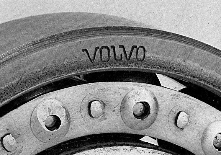 SKF schnuppert in die Automobilindustrie und beginnt mit der Herstellung des einreihigen Wälzlagers mit Einfüllnut für Pkw. (SKF)