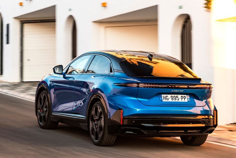 Einige Ähnlichkeiten des A390 zum A110 sind auszumachen, besonders die hintere Flanke (C-Säule) und das gewölbte Heckfenster (Bild: Laurent Villaron)