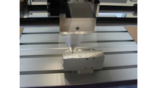 Je nach Gerätetyp lassen sich mit dem Nadelpräger Easy-Marker Beschriftungstiefen bis zu 0,5 mm realisieren. Bild: Richter (Archiv: Vogel Business Media)