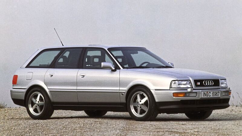 In der Sportversion des Audi 100 (C4), dem Audi S4 von 1991, arbeitet ein aufgeladener 2,2-Liter-Reihen-Fünfzylinder mit 20 Ventilen. Er leistet 169 kW (230 PS) bei 5.900 Touren. Das Drehmoment erreicht dank kurzzeitiger Erhöhung des Ladedrucks einen Spitzenwert von 350 Newtonmetern bei 1.950 Umdrehungen pro Minute. Das Aggregat sorgt auch im Audi S2 Avant (B4) und im Audi S2 Coupé (B3) für Vortrieb. Ab 1994 trägt der Audi S4 den Namen Audi S6. (Audi)