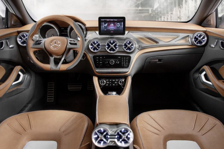 Mit der Serienversion des GLA, die im Herbst auf der Frankfurter IAA präsentiert wird, komplettiert Mercedes sein SUV-Programm. Der Neue ordnet sich am unteren Ende der Palette ein, die bislang aus dem Mittelklasse-Modell GLK, dem großen ML und dem Luxus-Modell GL besteht. Innen zeigt sich aber auch die Studie sehr luxuriös. (Foto: Daimler)