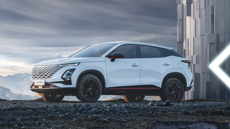 Das erste Modell, der Omoda 5, ist ein 4,40 Meter langer Crossover. Er kommt zunächst als Verbrenner für unter 30.000 Euro... (Bild: Chery)