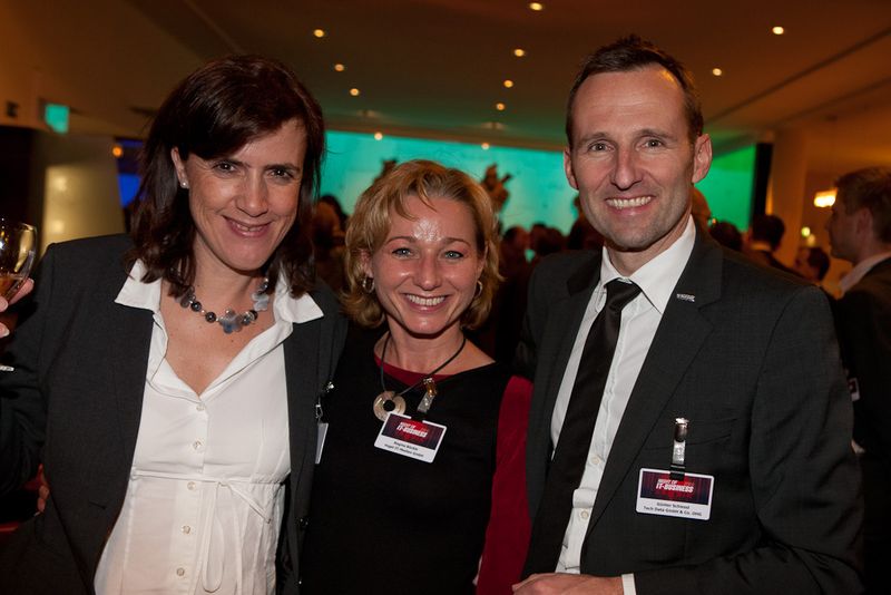 Simone Frömming (Tech Data) mit Regina Böckle (IT-BUSINESS) und Günter Schiessl (Tech Data) (Archiv: Vogel Business Media)