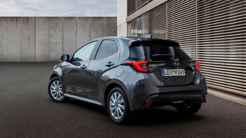 Konzipiert ist der knapp 2,6 Meter lange Kleinwagen für fünf Insassen. (Mazda)