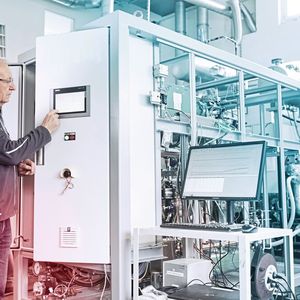 Jede SUK-Anlage kommt vor der Auslieferung ins Prüffeld.(Bild:  Lauda)