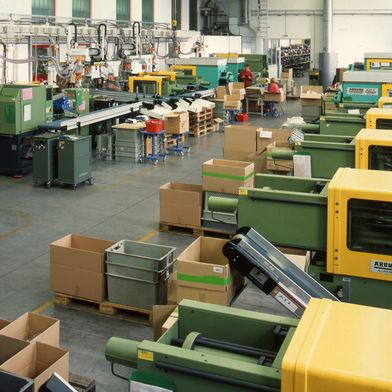 Mit rund 100 Mitarbeitenden und 30 Spritzgussmaschinen produziert qtec im Dreischichtbetrieb – ein Umfeld, in dem Prozessstabilität und Anlagensicherheit oberste Priorität haben. (Bild: Qtec Kunststofftechnik GmbH Quedlinburg)