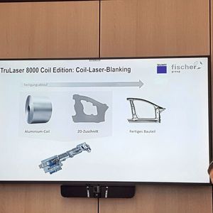 Die neue Produktionslinie ist im Januar 2022 mit einem ersten Serienprojekt erfolgreich angelaufen. Für eine neue Premium-EV-Limousine fertigt Fischer insgesamt 10 Strukturbauteile. Ein zentrales Bauteil ist hier zum Beispiel der äußere Türring, welcher die A-Säule, die B-Säule und den Schweller integriert und trotzdem ein Gesamtgewicht von unter 9 Kilogramm realisiert. Dazu gehört noch eine zusätzliche B-Säulen-Versteifung sowie eine durchgehende Verstärkung des Seitenschwellers als zusätzliche Maßnahme für hervorragende Ergebnisse im Seitencrash.(Bild:  VCG/Finus)