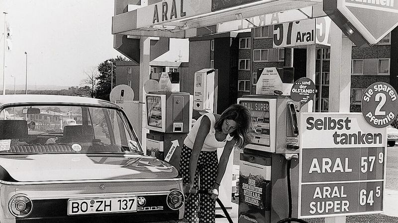 Eine Aral-Tankstelle aus den Siebzigerjahren. (Bild: Autoren-Union Mobilität/Aral)