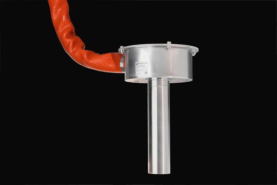Das ist das Radarmesssystem Furnaceprotect von Ondosense. Es kann bis zu einem Abstand von 30 Metern den Füllstand in Schmelzöfen erfassen – ohne einen Strahlenschutz zu benötigen. Der Füllstand kann bis zu einer Temperatur von 1.600 °C gemessen werden.(Bild:  Ondosense)