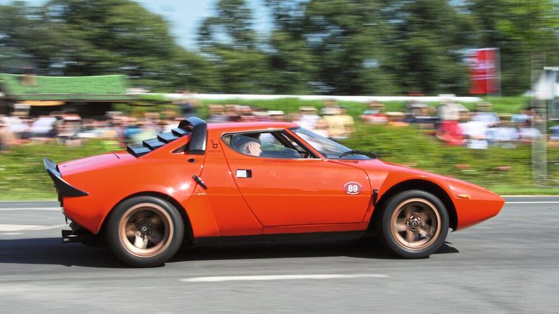 Eine weitere Gandini-Ikone ist der ab 1973 in Serie gebaute Lancia Stratos. (Bild: Lancia/Stellantis)