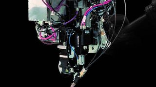 LMWT (Laser-Multi-Wire-Technologie) heißt ein neues Verfahren von SKLT fürs Laserschweißen. Dicke Stahl- oder Aluminiumbleche können trotz Spalten bis 3 mm damit gefügt werden. (SKLT)