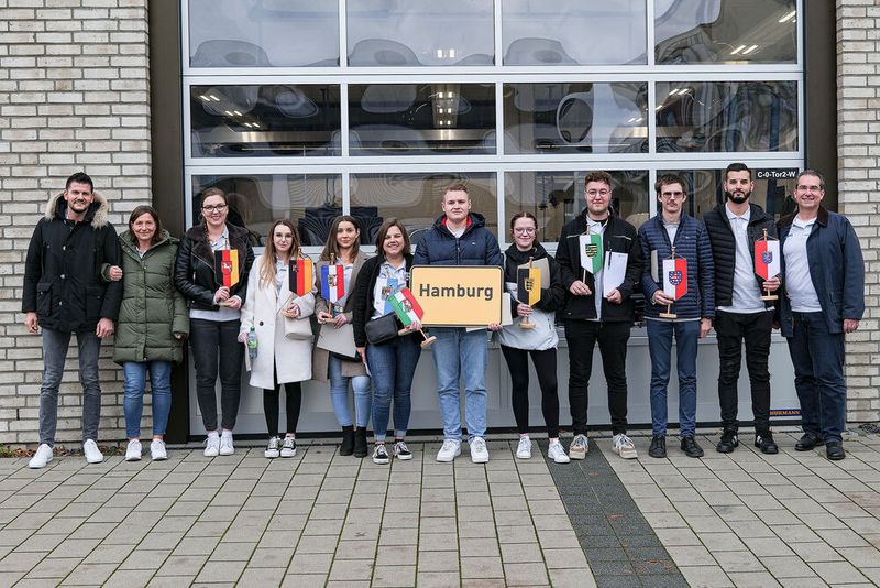 Auch die acht Automobilkaufleute konnten sich auf das faire Urteil der drei Experten verlassen. (Bild: Schmidt – VCG)