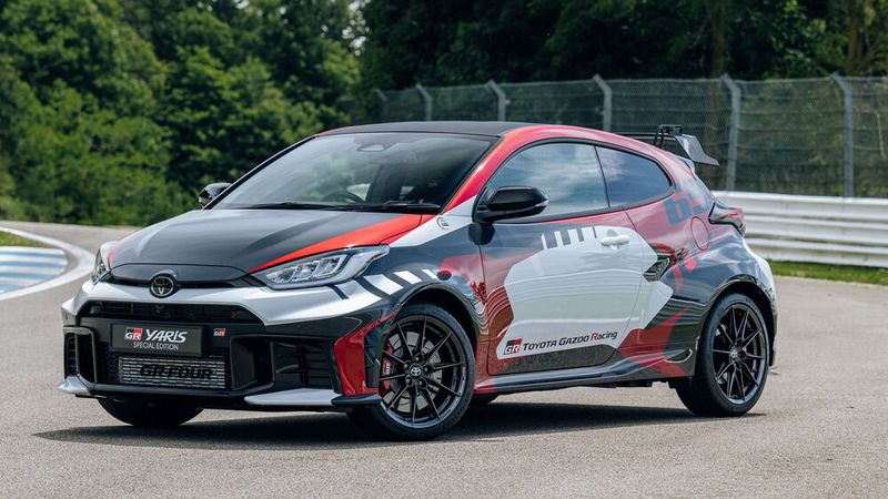 Die dreifarbig lackierte GR Yaris Rovanperä-Edition hat einen Donut-Modus installiert. (Bild: Jayson Fong)