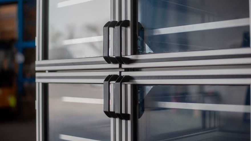 aluminium-vierkant-tueren-schrank-beewatec (BeeWaTec AG)