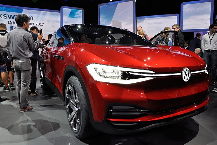 Die Weltpremiere des „I.D. Crozz“ feiert VW auf der IAA. Die Studie soll bis zur Serienproduktion weiterentwickelt werden. (Schreiner / »kfz-betrieb«)