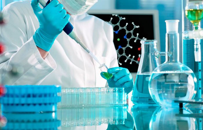 Seit 1978 zählt die pharmazeutische Industrie, die Agrochemie und Firmen aus der Tiermedizin zum Kundenkreis von Ubichem. Ubichem bietet komplette Supply-Chain-Lösungen an. Basierend auf umfänglichen Kenntnissen der Chemie und Biologie des Life Science Marktes sowie unter Beachtung der gesetzlichen Auflagen und Regulatorien wählt Ubichem geeignete APIs, Hilfsstoffe, Zwischenprodukte, Biochemikalien oder Feinchemikalien für den Life Science Markt aus. (Ubichem/Chemspec Europe)