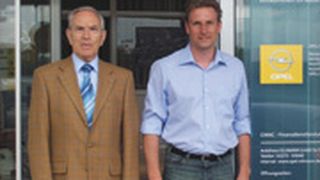 Die „Ellmänner“ Frank, Volker und Hans Günter Reimer steuern über Preismarketing im Service ihr Image und ihren Erfolg – über alle Geschäftsbereiche hinweg bis zum Internetauftritt (www.opel-ellmann.de). Fotos: Gerd vom Heu & Partner (Archiv: Vogel Business Media)