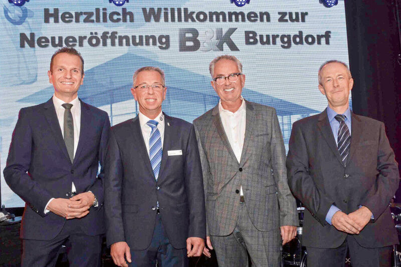 Feierten die neue B&K-Filiale: (v. li.)Tim Beltermann (BMW), Carsten Sczakiel (Filialleiter B&K Burgdorf), Wellergruppe-Chef Burkhard Weller und André Scholz (Stadt Burgdorf). (Wellergruppe)