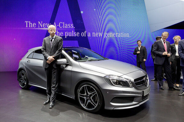 Daimler-Vorstandschef Dr. Dieter Zetsche bei der Weltpremiere der neuen A-Klasse in Genf: „Das ‚A’ steht jetzt für Angriff!“ (Bild: Daimler)