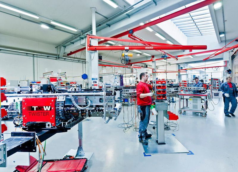 Die Lastaufnahmevorrichtung Twister von TGW ist auf die Handhabung von Kartons spezialisiert. (SKF)
