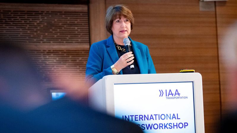 VDA-Präsidentin Hildegard Müller begrüßte die Gäste zum Presse-Workshop drei Monate vor Beginn der IAA Transportation.(Bild:  VDA)