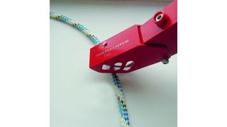 Der Protektor für Heißschneidegeräte verhindert Verbrennungen der Haut und kann auf handelsübliche Heißschneider nachgerüstet werden. (Bild: Seilflechter)