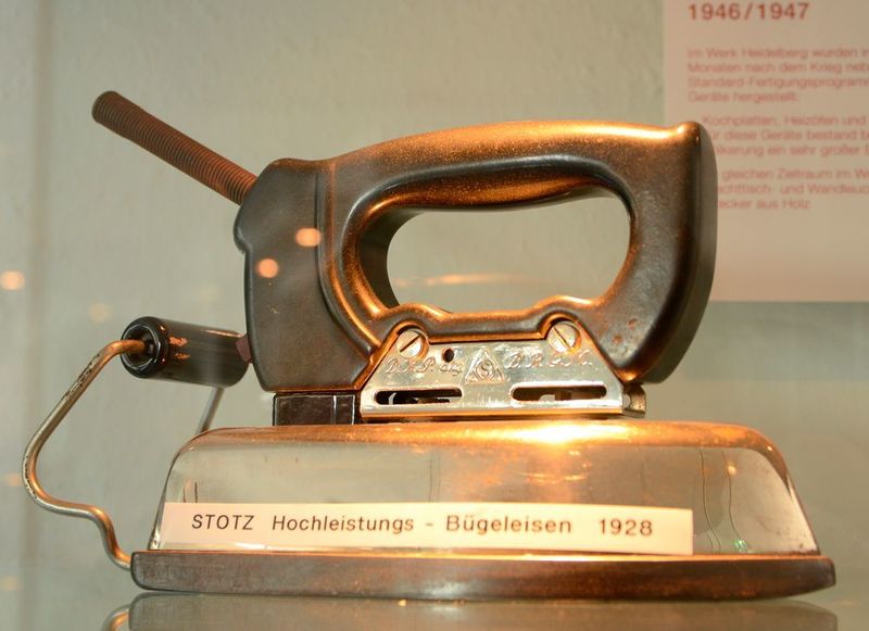 Nach dem ersten Weltkrieg stellte Stotz neben den bekannten Produkten auch Bügeleisen, Kochplatten und Öfen her. (S. Michel)
