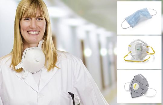 Die Telsonic-Gruppe mit Hauptsitz in Bronschhofen in der Schweiz ntzt das hauseigenen Know-how zum Ultraschallschneiden und -schweißen jetzt für die Herstellung diverser Atemschutzmasken. Rechts im Bild ist eine Auswahl davon zu sehen.(Bild:  Telsonic / A. Amat)