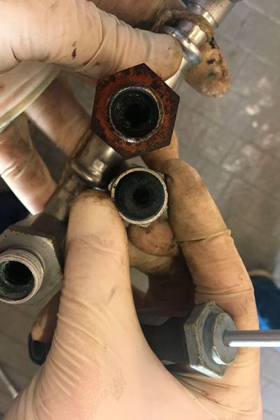 Hier hat sich eine Leitung nahezu völlig zugesetzt. (Caramba)