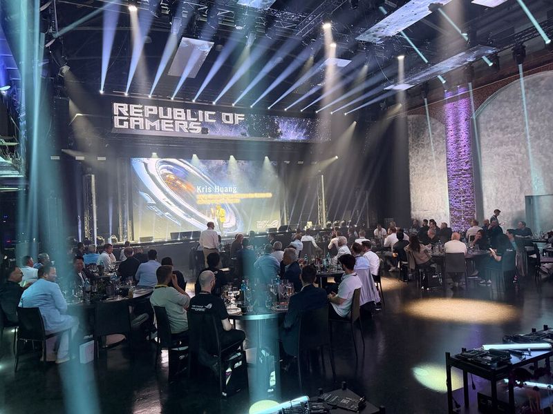 Kris Huang (General Manager Gaming & Workspace Gear Business Unit and Head of the ROG Committee) bedankt sich auch für die langjährige Treue. (Bild: Vogel IT-Medien)
