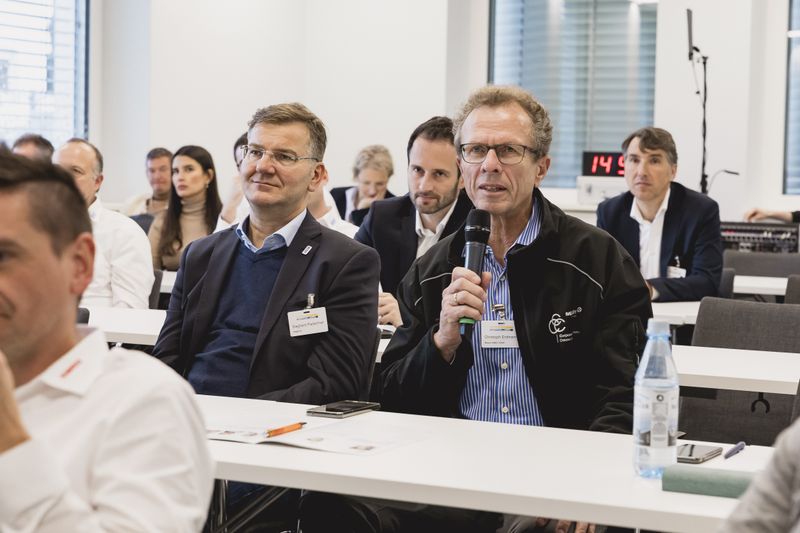 Nachfragen inklusive: Wer vor einem Fachpubikum referiert, darf bei Zwischenfragen nicht passen. (Bild: Stefan Bausewein)
