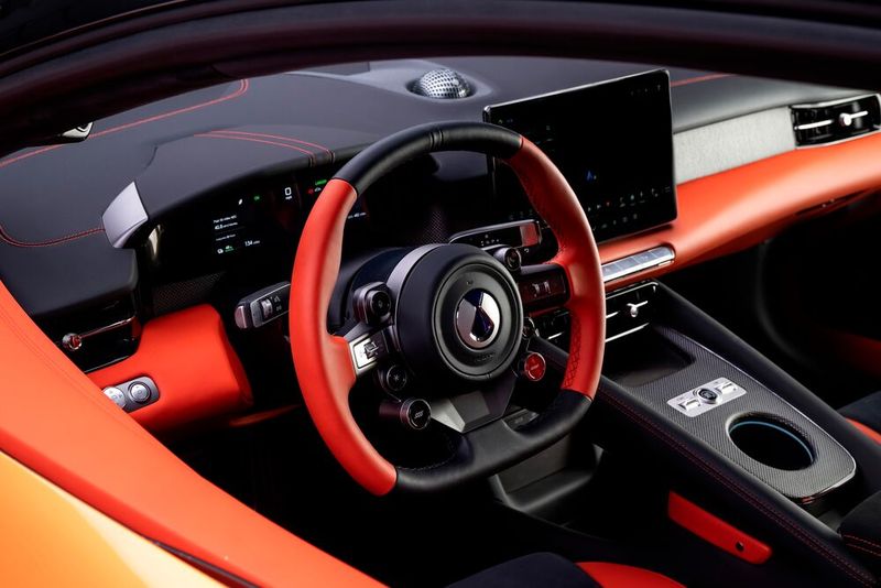Für das Design ist Wolfgang Egger verantwortlich, der zuvor unter anderem für Alfa Romeo, Audi und Lamborghini gearbeitet hat. (Bild: Denza)