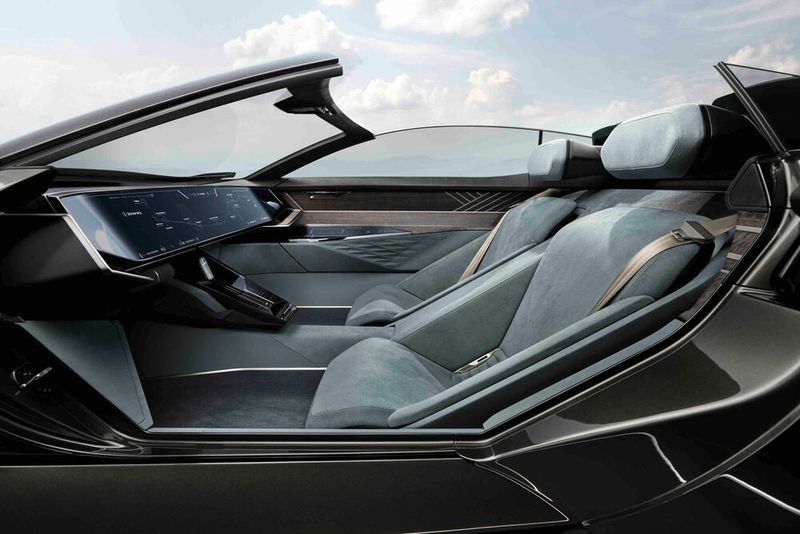 Lenkrad? Im Level-4-Modus verschwinden das Steuer ebenso wie die Pedale. (Bild: Audi)