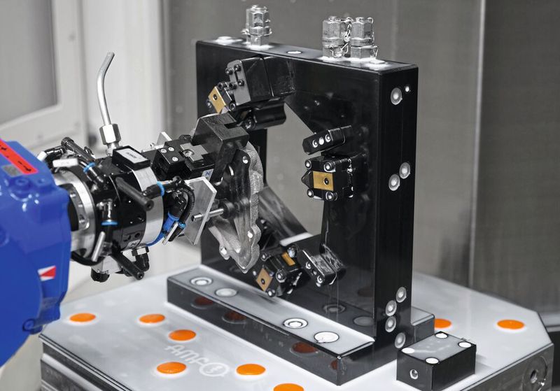 Kleine Serien mit hohen Anforderungen an Toleranz, Prozesssicherheit und Wiederholgenauigkeit sind die Paradedisziplin von Scherzinger. Damit dies zuverlässig gelingt, hat AMF passgenaue Vorrichtungen dazu entwickelt.(Bild:  AMF)