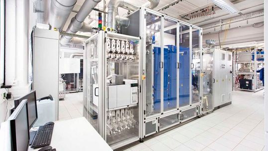 Hochdurchsatzeinheit mit 16 parallelen Reaktoren(Bild:  HTE)