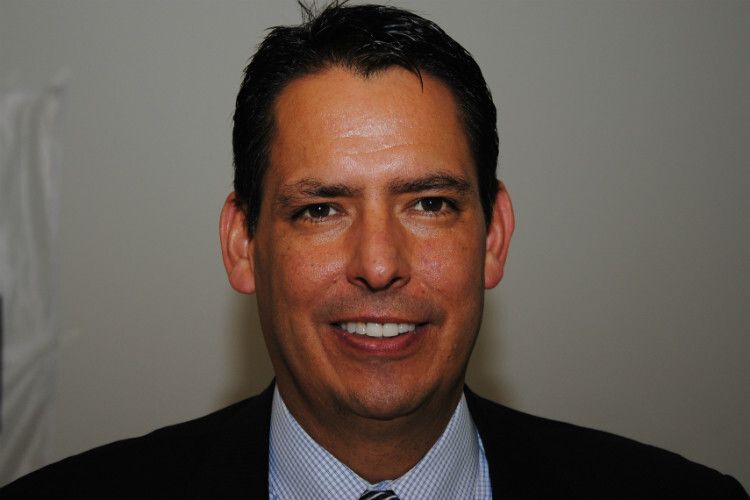 Albert Gallegos, Director International Affairs Nada, erläuterte die Situation für Händler in den Vereinigten Staaten: Während das amerikanische Recht die US-Händler schützt, sieht die europäische Regelung nach dem Wegfall der branchenspezifischen Gruppenfreistellungsverordnung bislang nur in einzelnen Ländern Schutz für die Händler vor. (Foto: Baeuchle)