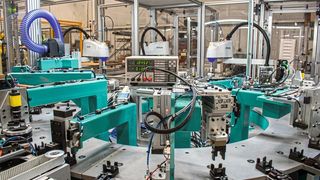 Kundenspezifische Fabrikautomationssysteme von SDC und Bildverarbeitung von Cognex stellen eine effektive Qualitätsprüfung von Kfz-Zündspulen sicher. (Bild: Cognex/SDC)