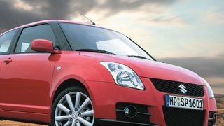 Der Suzuki Swift muss in die Werkstatt. (Suzuki)