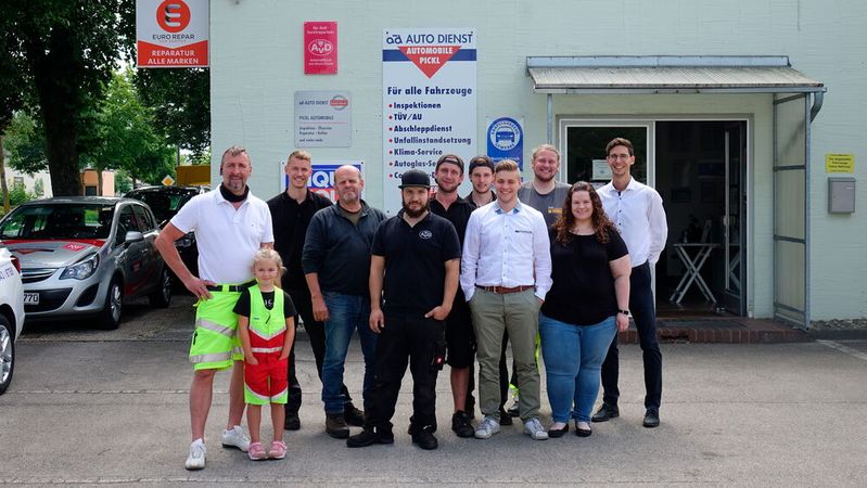 Ein Familienbetrieb mit Leidenschaft und Weitblick für das Werkstattgeschäft der Zukunft: Pickl Automobile in Hohenwart.(Bild:  Schreiner/»kfz-betrieb«)