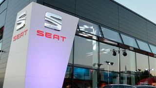 Auto Kölbl in Unterschleißheim eröffnete am Donnerstag den nach Unternehmensangaben ersten Seat-Standort in der neuen Marken-CI im süddeutschen Raum. (Achter / »kfz-betrieb«)