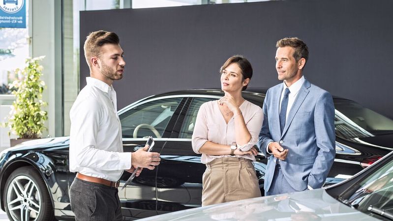 Bis zu 5.600 Euro: Der ZDK hat untersuchen lassen, wie viel Händler der Prozess der Kundenberatung und des Fahrzeugverkaufs kostet.(Bild:  Timo Volz – ProMotor)