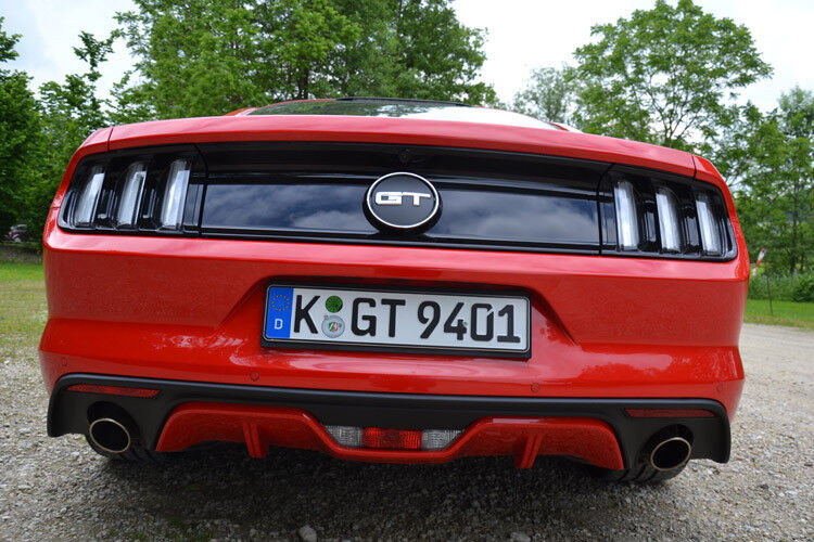Der neue Mustang ist von hinten und … (Foto: Michel)