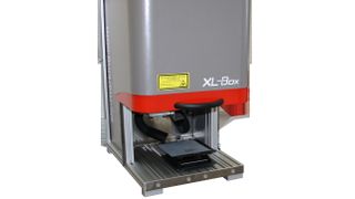 Das Markiersystem XL-Box ist auf größere Werkstücken aus Metallen oder Kunststoffen ausgelegt. (Bild: Sic-Wostor)