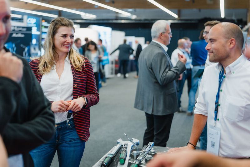 Ausgiebige Fachgespräche waren das Highlight für die 82 Aussteller der Schraubtec in LAndshut. (Tino Boecher)