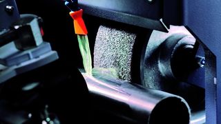 Moderne Bandschleifmaschinen zeichnen sich im Wesentlichen durch das optimale Zusammenspiel von Motorleistung, Maschinenkonstruktion, Kontaktscheibe und Schleifband aus. (Archiv: Vogel Business Media)
