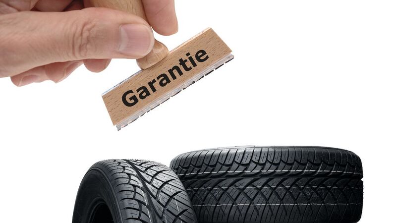 Vor allem Reifenhersteller, aber auch Großhändler oder Autohersteller bieten Reifengarantien an.
