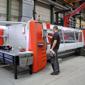 Die neue Bystronic-Laserschneidanlage By-Autonom 3015 im Blechbearbeitungs-Center der Senn AG in Oftringen/Schweiz.
